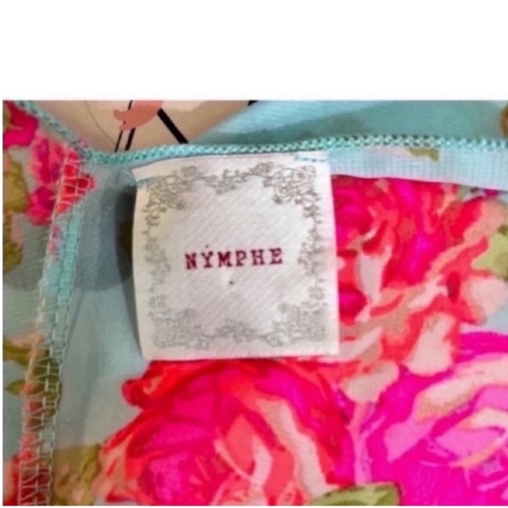 Nymphs Kimono Nymphs Kimono Style Coverups
Blue with neon pink roses
▪️Size L - Picture 3 of 3